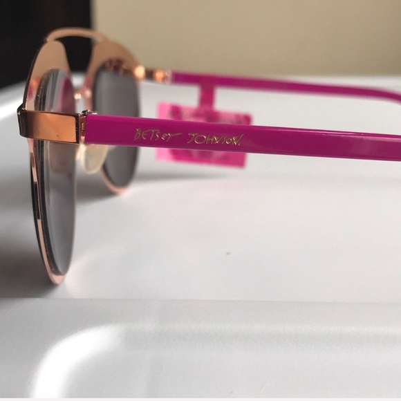 Betsey Johnson Aviator Style Sunglasses - Picture 5 of 7